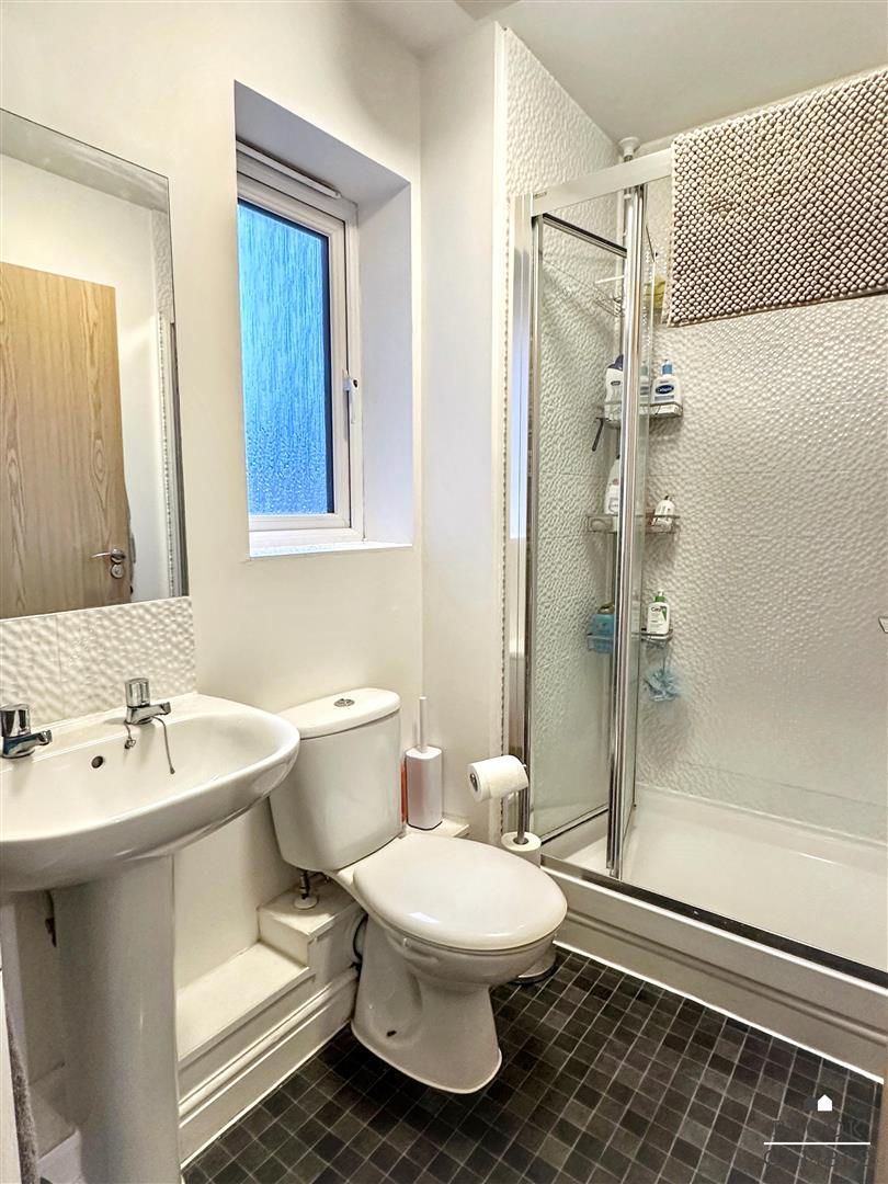 2 Bedroom Flat. Kensington Way in Polegate,  8